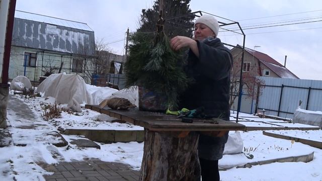 Ёлка для улицы своими руками. Украшаем дом к Новому году смотреть онлайн