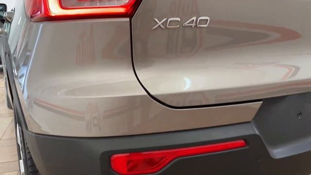 Volvo XC40 - D3 Geartronic R-design смотреть онлайн