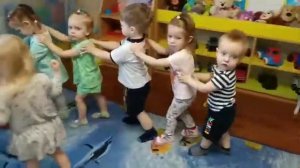 Детский сад "ЛАДУШКИ". Музыкальное занятие. Танец "Паровоз- букашка".