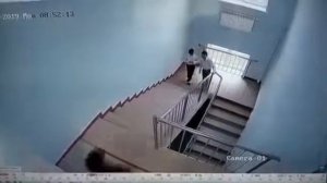 Мальчик упал со второго этажа в школе