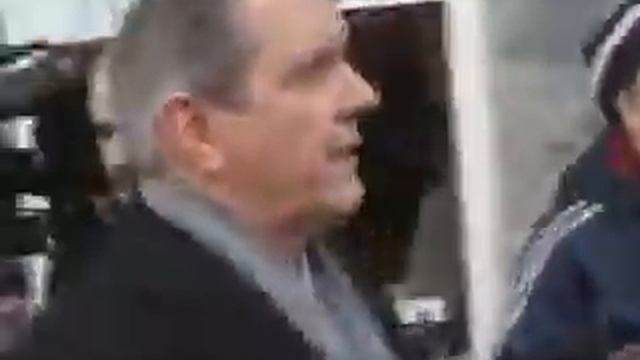 We Are Change confronts Charles Gibson смотреть онлайн