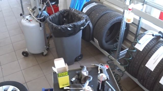 Skoda Yeti 2.0 TDI, CLCB замена масла ДВС. смотреть онлайн