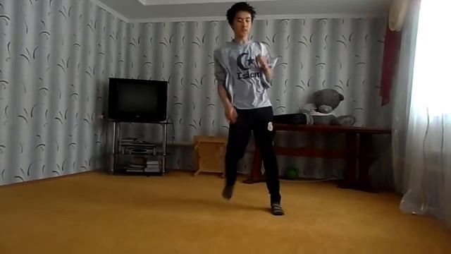 Пацан танцует Шаффл.mp4 смотреть онлайн