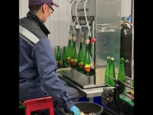 Розлив сидра на полуавтомате розлива Fillermatic Gravity