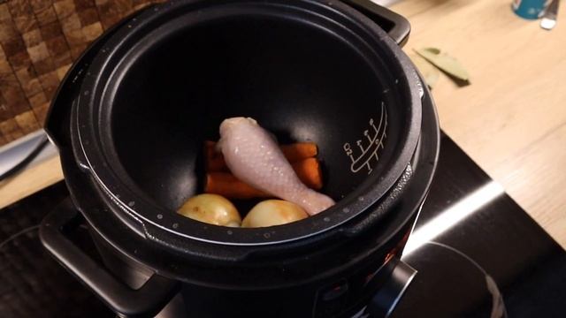 Наваристый куриный бульон в мультиварке-скороварке [IT на кухне #05] смотреть онлайн