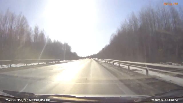 FILE5868 фад Тюмень ХМАО 315km что водитель Вольво объезжал на ровной дороге я так и не понял смотреть онлайн