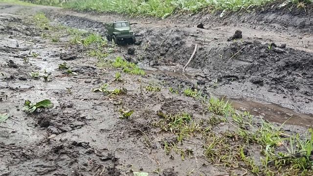 урал решил проехать там где газ 66 , но что-то пошло не по плану смотреть онлайн