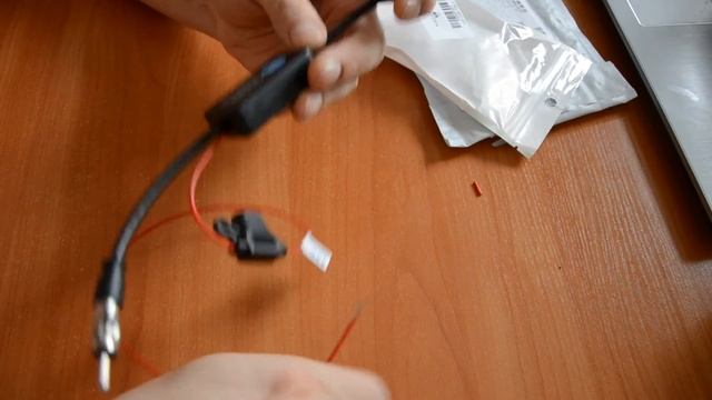 Усилитель для автомобильной антенны.