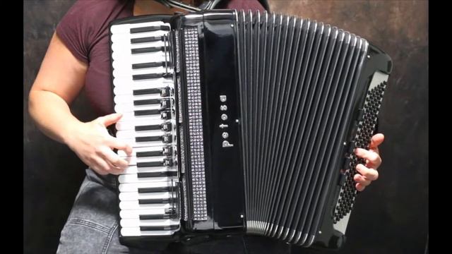 Certified Pre-owned Accordion: P900 Musette (18 1/2") смотреть онлайн