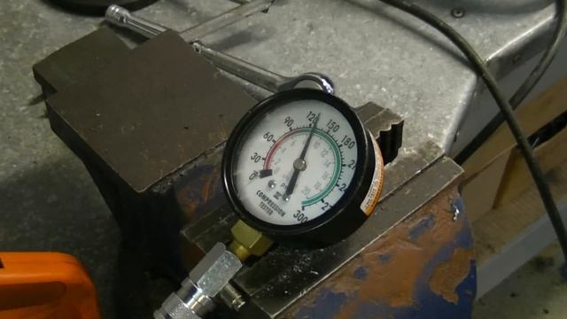 Compression Test of HUSQVARNA 55 Chainsaw смотреть онлайн