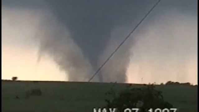 Storm Warning - Episode 7 - Jarrell Texas Twister / Ice Queen / Brazil Flood смотреть онлайн
