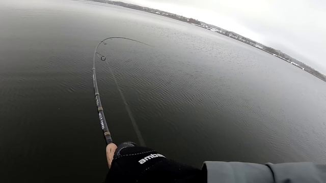 Экстрим! Пробился на открытую воду в Мороз. Зимний спиннинг в МИНУС 5! смотреть онлайн