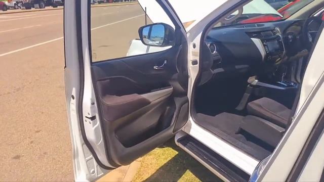 2016 Nissan Navara D23 ST Utility White смотреть онлайн