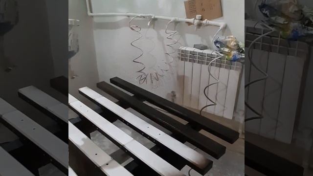 Процесс покраски детской кровати смотреть онлайн