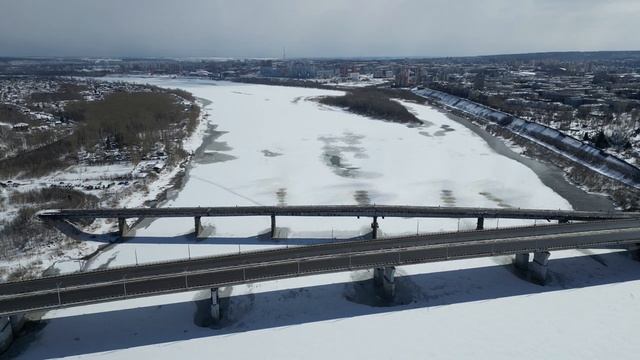Взрыв льда на реке Томь. г. Кемерово смотреть онлайн