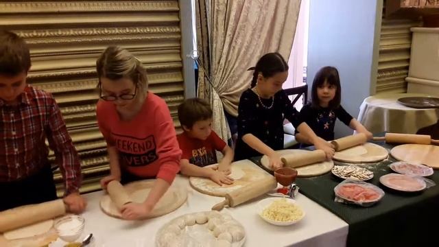 Мастер-класс по приготовлению пиццы в ресторане "Da Pino". смотреть онлайн