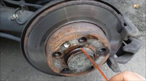 Замена задних тормозных дисков  VW Polo Sedan ( Поло Седан) 1.6