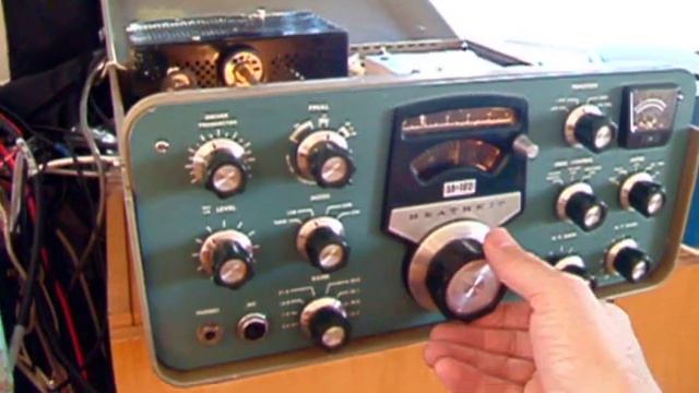 My trusty old Heathkit SB-102 Transceiver смотреть онлайн