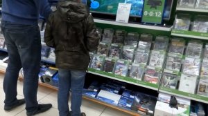 МАЛЬЧИК РАЗБИЛ ТЕЛЕФОН ИЗ-ЗА ТОГО ЧТО ЕМУ НЕ КУПИЛИ PS4