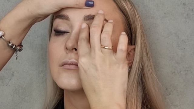 GRAPHIC LINER LOOK ✨️ Tutorial Makeup ● Макияж с растушеванной стрелкой ● Подробно каждый шаг смотреть онлайн