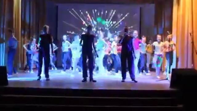 Вокальний колектив "Веселі нотки", "Танцуй над облаками" смотреть онлайн