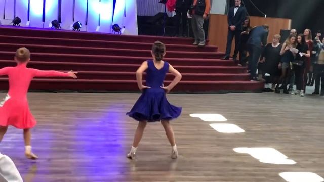Ча-ча-ча, Ювеналы соло дебют смотреть онлайн