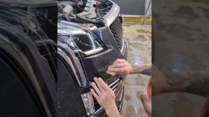 Нанесение бронепленки на передний бампера автомобиля Cadillac.
