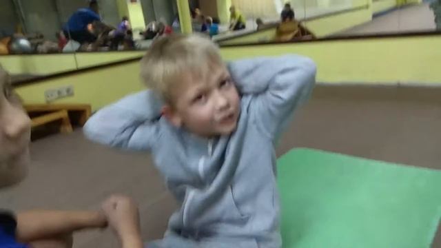 Физическая и техническая тренировка футбольного клуба F2. смотреть онлайн
