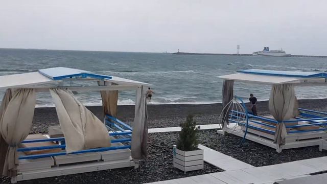 Купание в холодном море при непогоде в Сочи в ноябре на#уй! смотреть онлайн