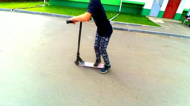 Супер мега трюки на самокате/ 1 часть трюки под музыку смотреть онлайн