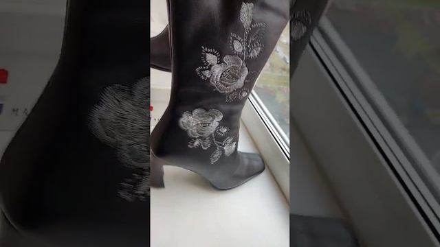 Сапоги зимние женские на каблуке, с вышивкой на голенище. 38-38,5 р. смотреть онлайн