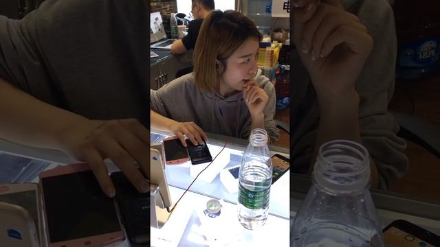 Китаянка продаёт телефоны смотреть онлайн