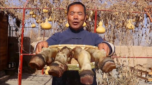 Тушеные копыта черного осла