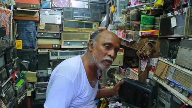 Radio is still alive and well in today's internet age смотреть онлайн