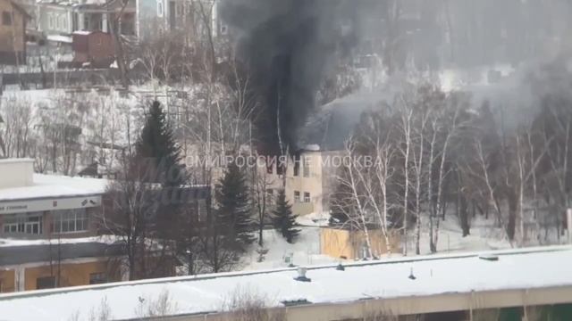 В Казани горит высшее танковое командное училище