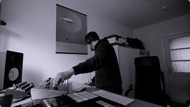SUNDAY = FUNDAY Vol. 6 (Tech House Live with Prophet REV2, Maschine, Hydrasynth, Moog Minitaur) смотреть онлайн