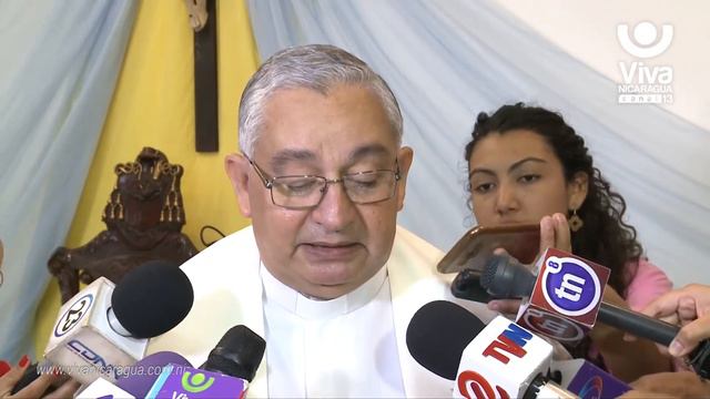 Papa Francisco saluda al Cardenal Miguel en ocasión de su onomástico смотреть онлайн