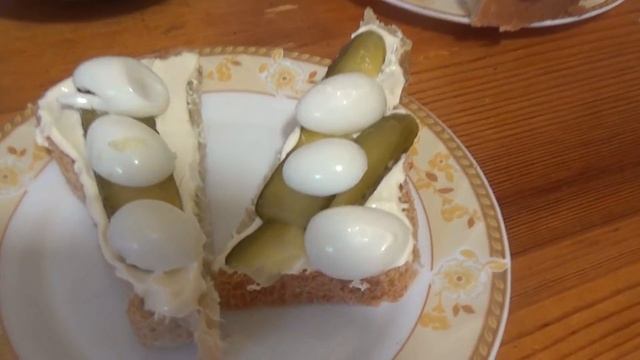"Новогодние инсталляции", как "радуется рот" большому куску!!! смотреть онлайн