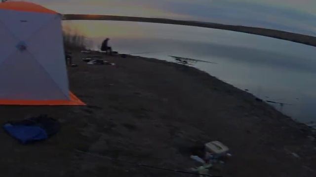 Закрытие сезона по карпу с друзьями п.Турген оз.Золотой карп смотреть онлайн