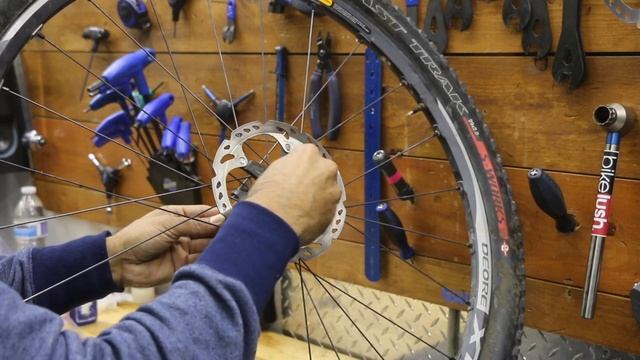 How to remove the axle on a Shimano XT 785 hub with loose ball bearings. #1 смотреть онлайн