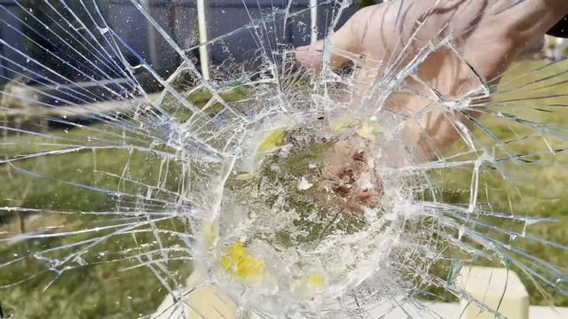 Experiment: LAVA vs BULLETPROOF GLASS смотреть онлайн