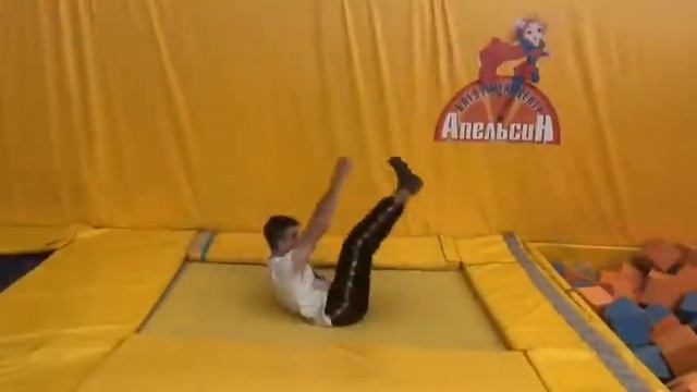 Фитнес на батутах.Спорт,польза,похудение,активные занятия.Батутный центр "Апельсин"Балашиха смотреть онлайн