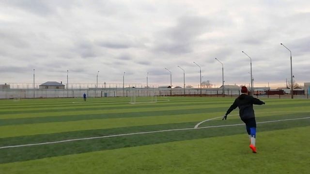 Вратарский вынос мяча с рук смотреть онлайн