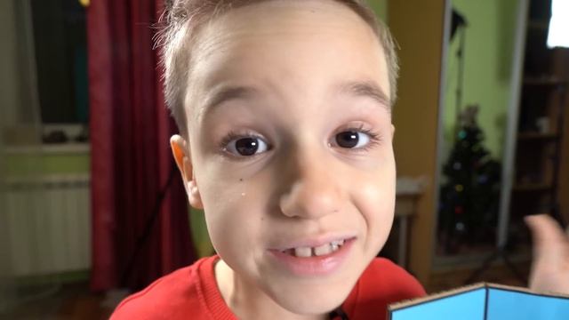 Максим играет с хомяком в лабиринте из Амонг Ас смотреть онлайн