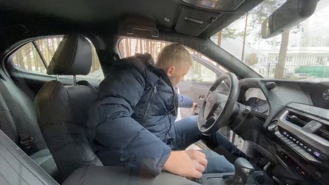 Тест-драйв и обзор Lexus UX 200 смотреть онлайн