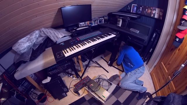 Do NOT buy a vintage synthesizer! смотреть онлайн