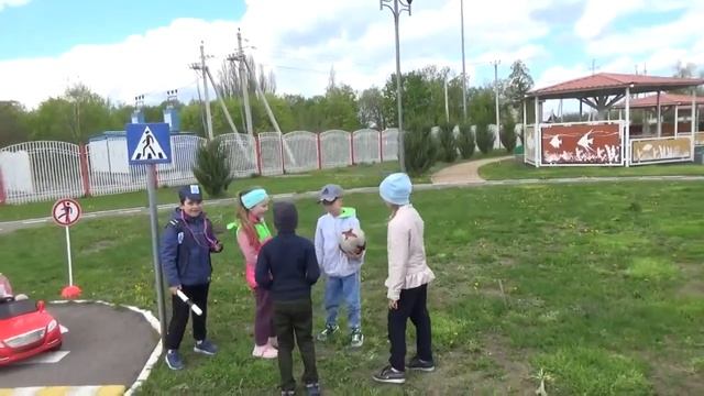 Видеоролик о безопасности дорожного движения Игра на дороге МБДОУ Новохопёрский ЦРР Пристань детств смотреть онлайн