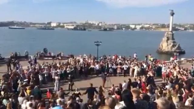 Испанский вальс - Первый бальный флешмоб в честь Дня Победы смотреть онлайн