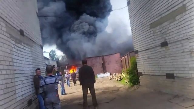 Ярославль 9 июня 2017 Пожар на складе масел смотреть онлайн