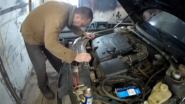 ВАЗ 2112 Замена ремня генератора! смотреть онлайн